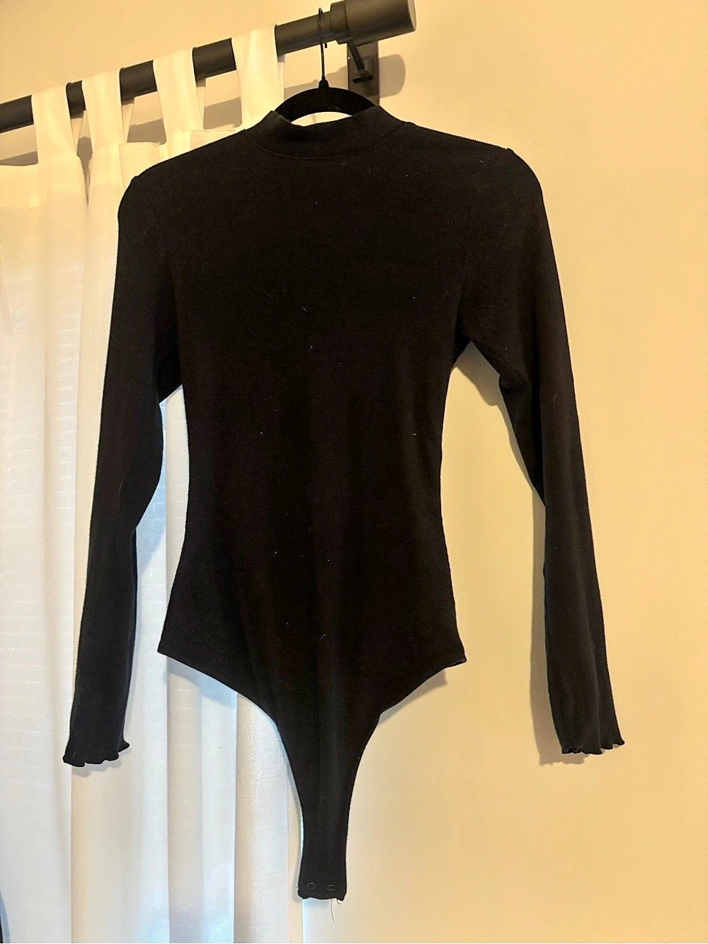 Abercrombie & Fitch Long-Sleeve Rib Keyhole Bodysuit Black Medium